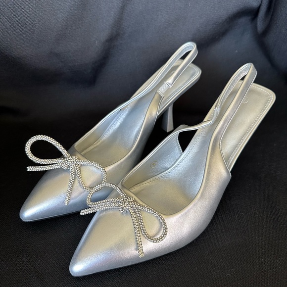 Elegant Silver Slingback Heels - Picture 3 of 8